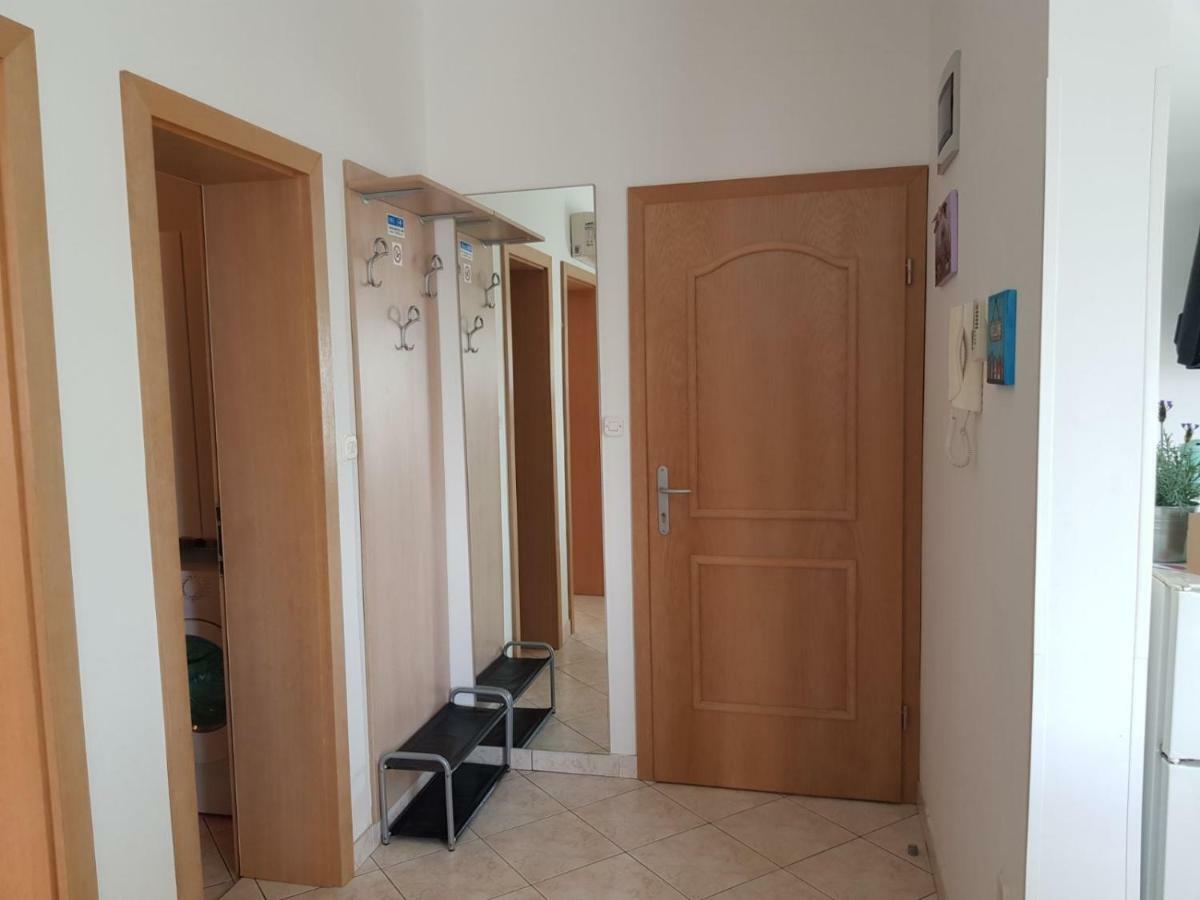 Apartmani Bambi Lun  Exterior photo