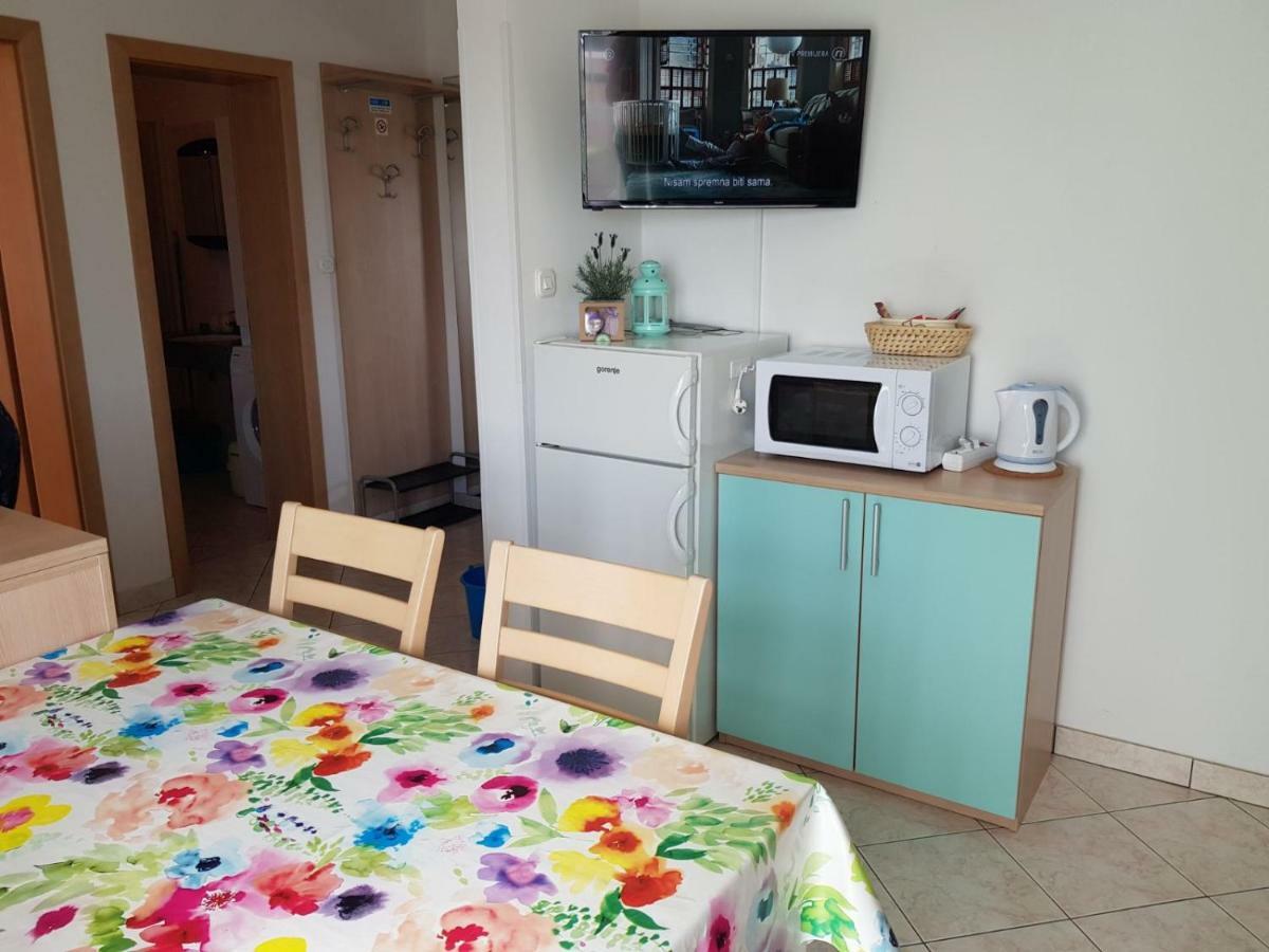Apartmani Bambi Lun  Exterior photo